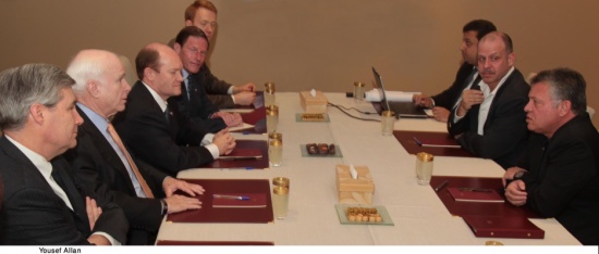 الملك يستقبل وفد مجلس الشيوخ الأميركي